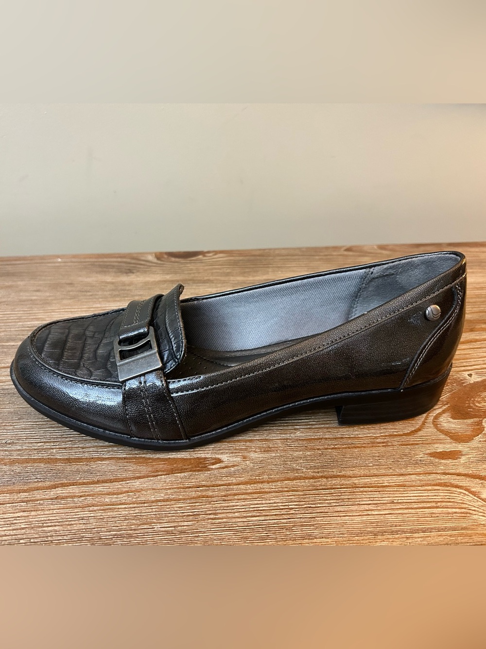 LifeStride Charcoal Gray Metallic Croc Embossed Comfort Loafers Size 9M